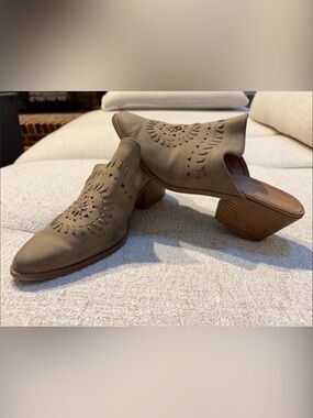 Women's Taupe Cutout Block Heel Mules